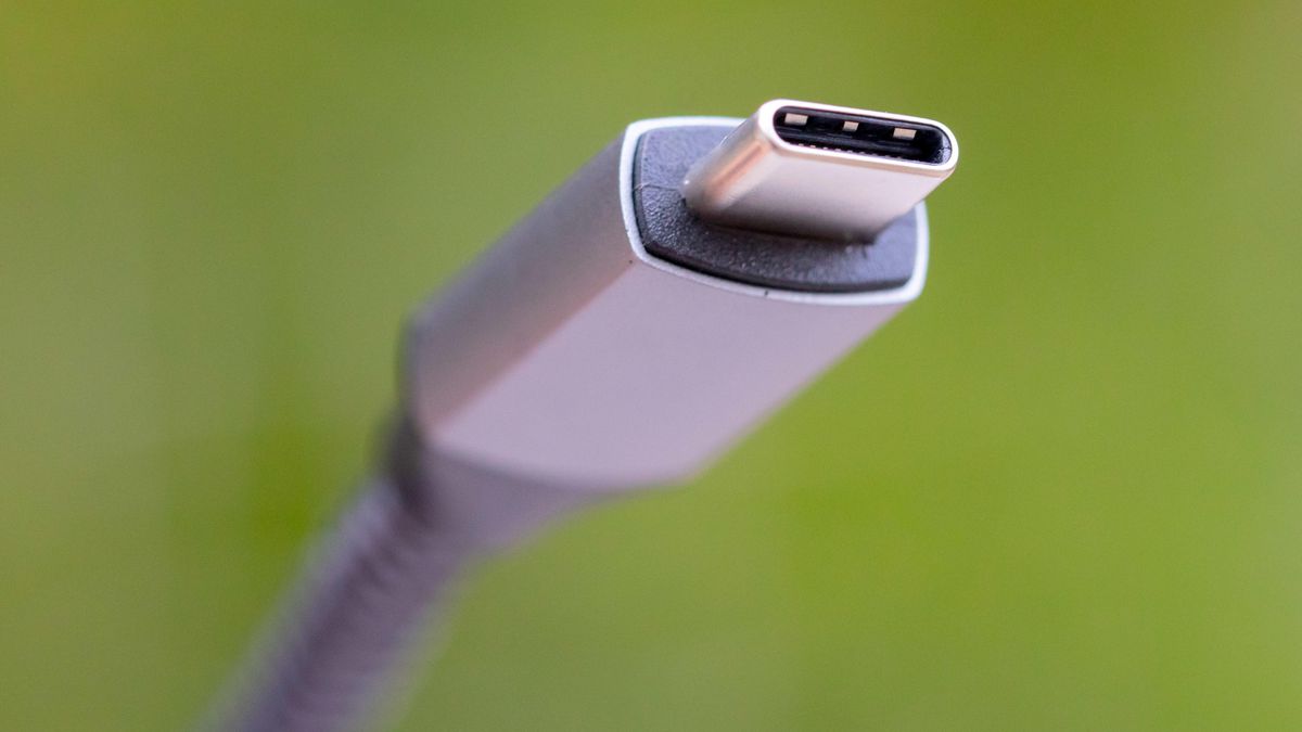 توانِ استانداردِ USB-Type-C به 240 وات میرسد